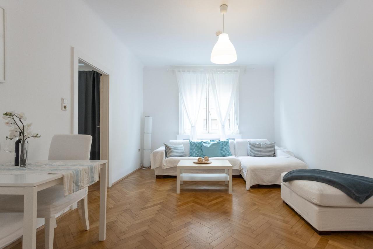 City Center Operastreet Apartment "Italy" Wina Bagian luar foto